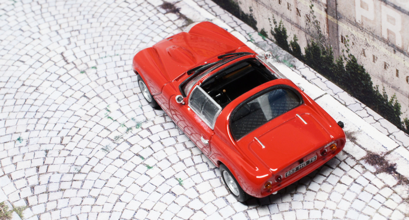 Illustration for article titled French Friday: un Quatre, Moteur à mi-voiture?